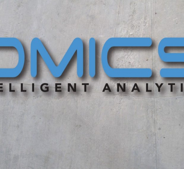 iomics_logo_mockup_web iomics_logo_mockup_web